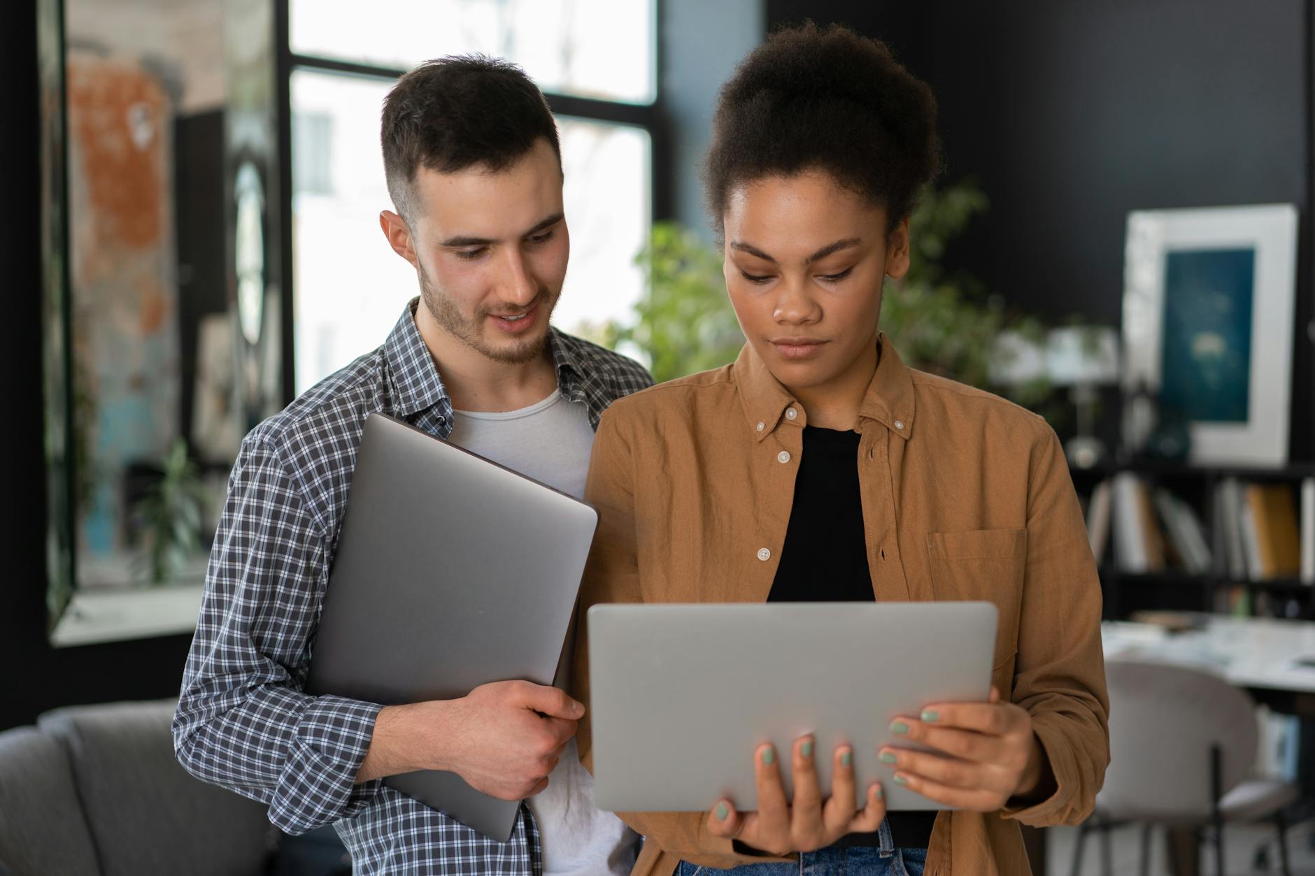 Freelance Toàn Cầu: Tìm Kiếm Khách Hàng Quốc Tế & Tăng Thu Nhập