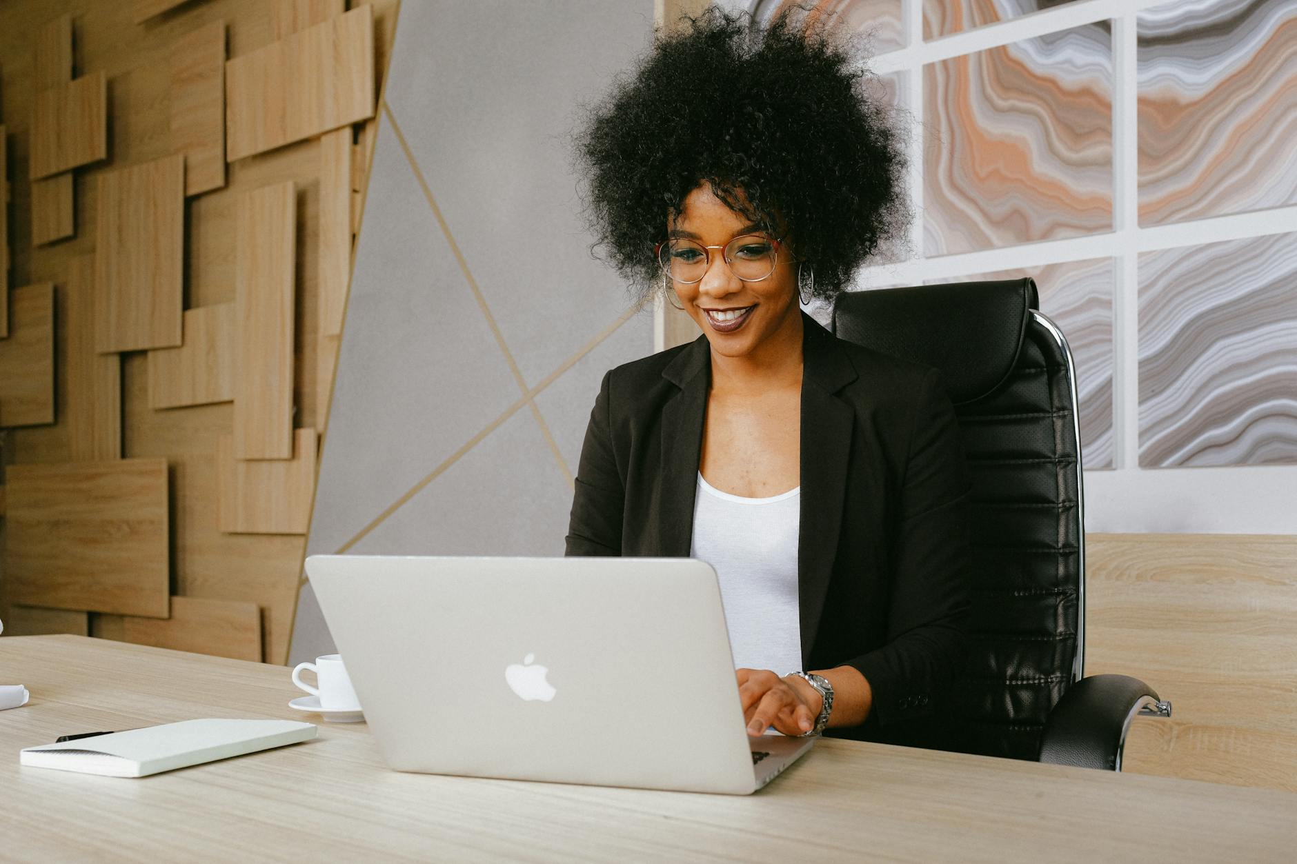 Freelancer ‘Hốt Bạc’: Tìm Kiếm Khách Hàng Quốc Tế & Nâng Cao Thu Nhập