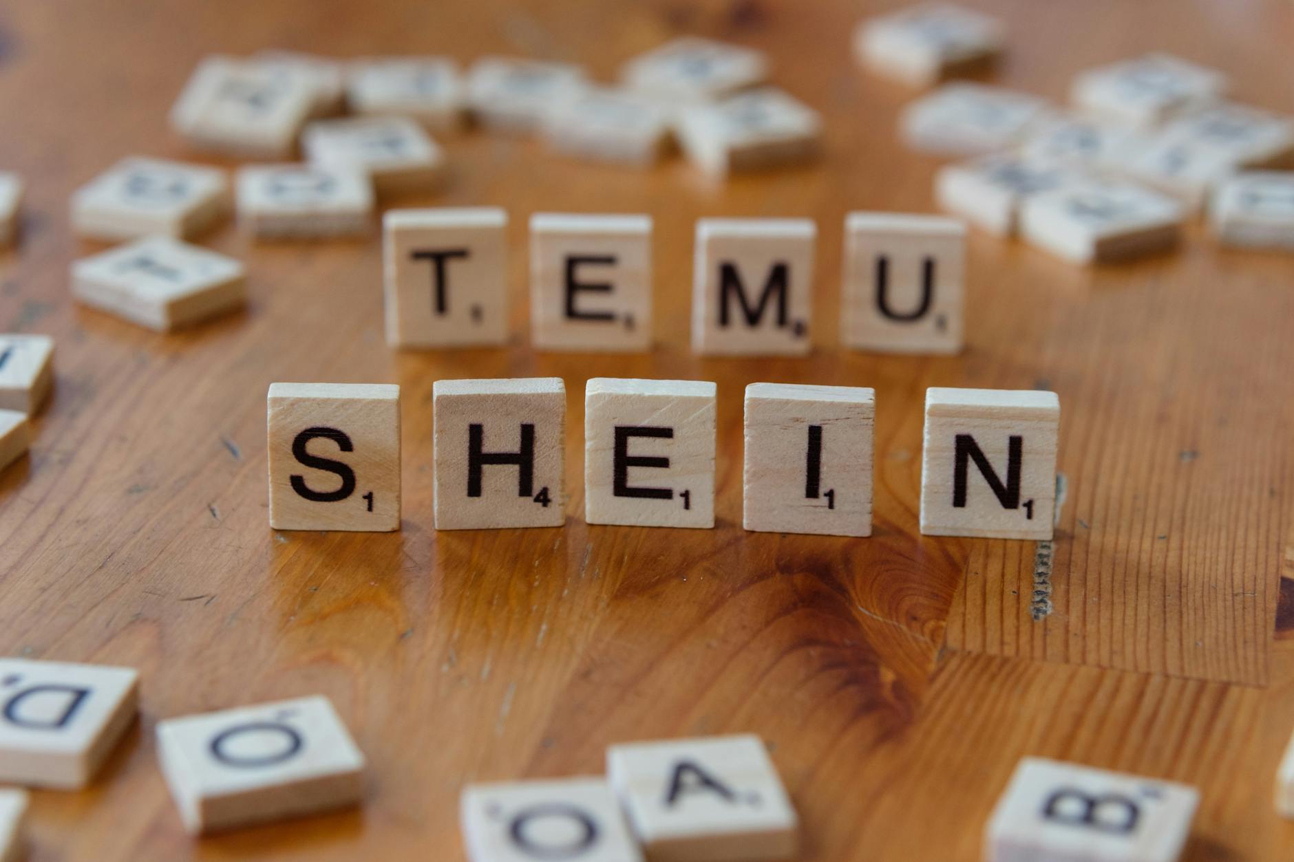 Giới thiệu về mua sắm 'siêu tốc' và tầm quan trọng của việc tìm kiếm sản phẩm chính hãng, giá tốt