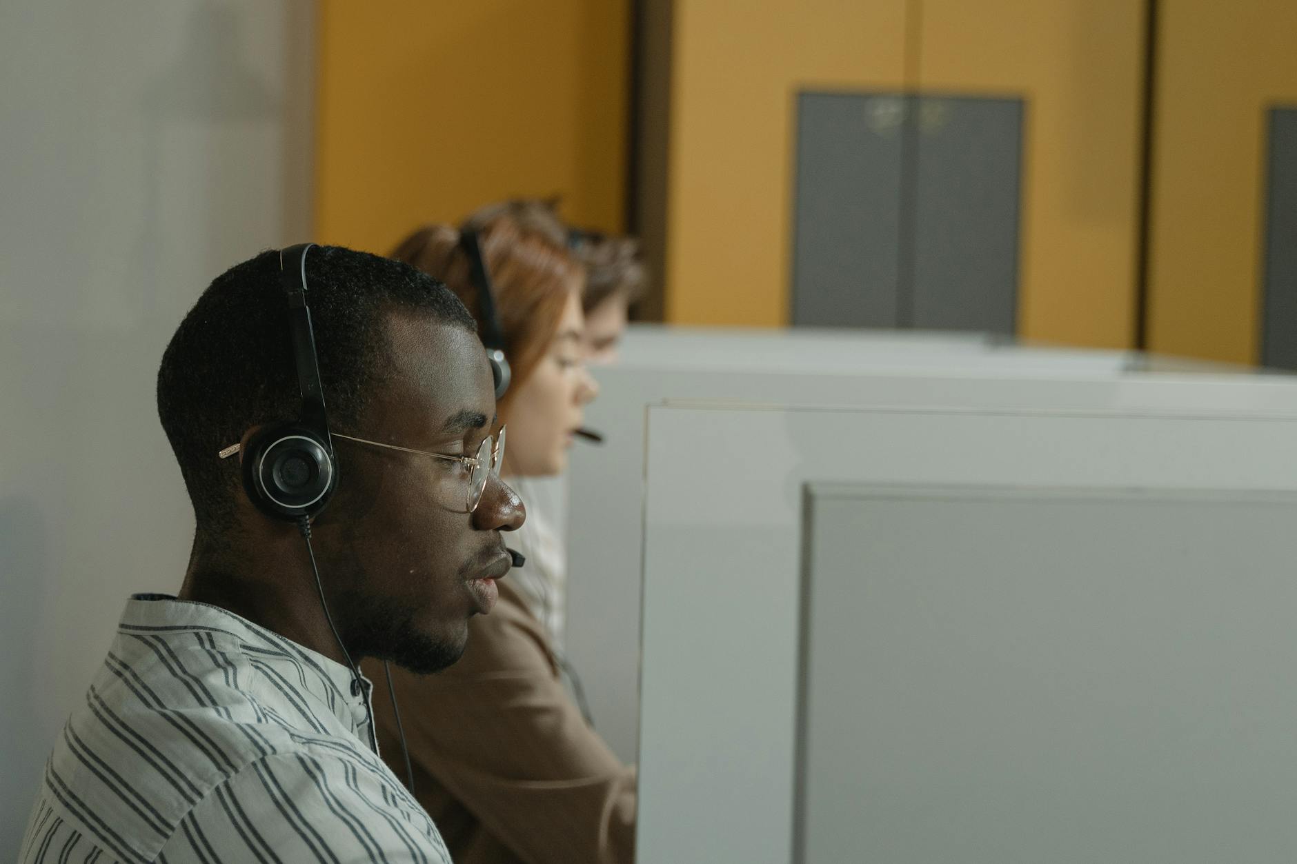 Freelance & Dịch Vụ Online: Tìm Kiếm Khách Hàng Quốc Tế & Tăng Thu Nhập X5 4 Freelance & Dịch Vụ Online: Tìm Kiếm Khách Hàng Quốc Tế & Tăng Thu Nhập X5