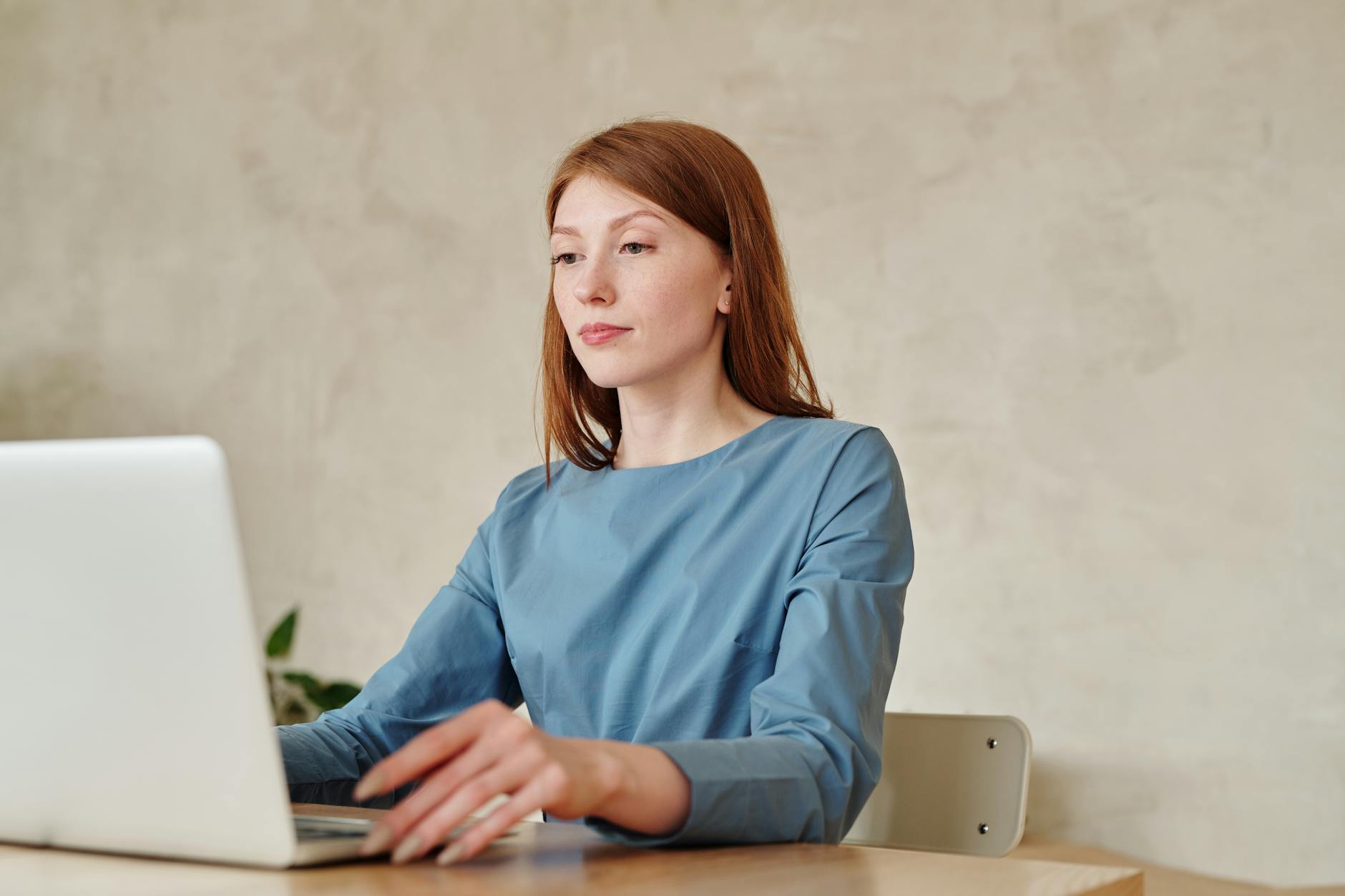 Bứt Phá Thu Nhập: 7 Cách Kiếm Tiền Online Bền Vững 2024 5 1. Freelancing: Tự Do Thời Gian, Chủ Động Thu Nhập