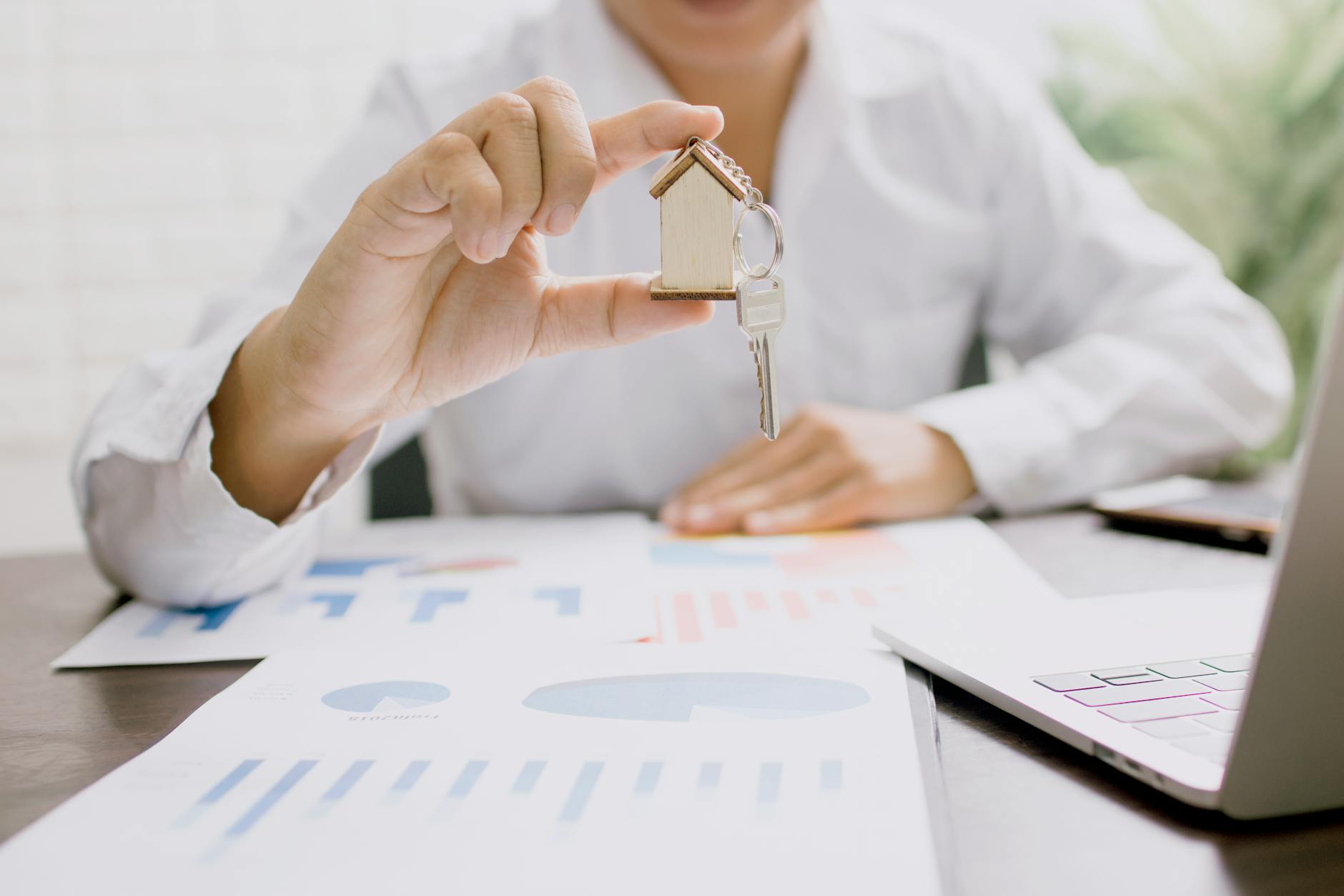 Tại sao bạn cần mua sản phẩm [Tên Sản Phẩm] chính hãng?