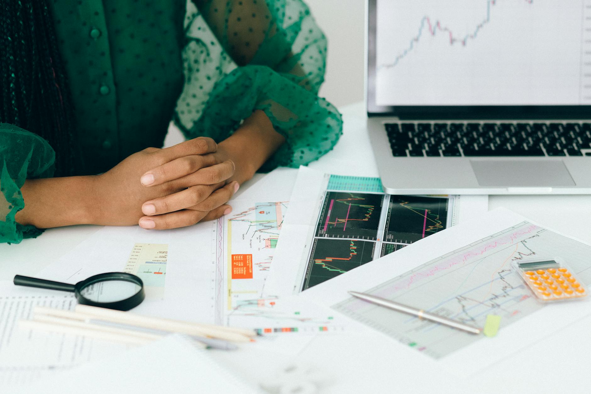 Bứt Phá Thu Nhập: 7 Mô Hình Kiếm Tiền Online Bền Vững Bạn Chưa Biết 6 3. Bán Khóa Học Online: Chia Sẻ Kiến Thức, Tạo Thu Nhập